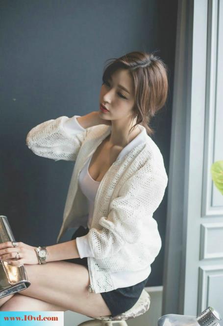 <!-- 标题采集开始 -->微敞出的别样美丽短发酥胸女【11P】<!-- 标题采集结束 -->