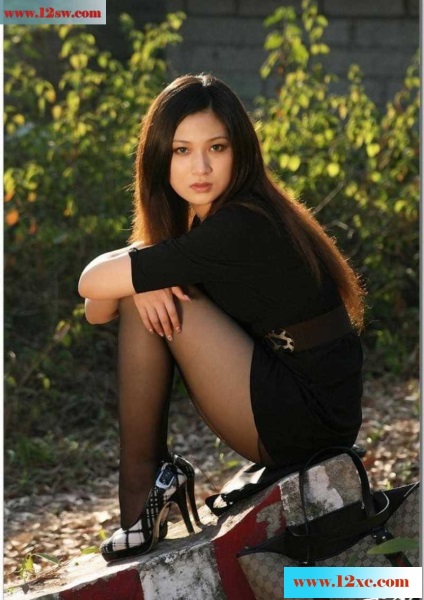 <!-- 标题采集开始 -->户外黑丝模特超短裙的气质生活写真(10p)<!-- 标题采集结束 -->