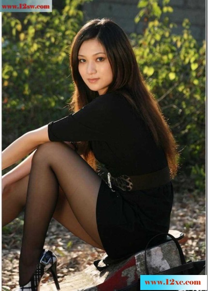 <!-- 标题采集开始 -->户外黑丝模特超短裙的气质生活写真(10p)<!-- 标题采集结束 -->