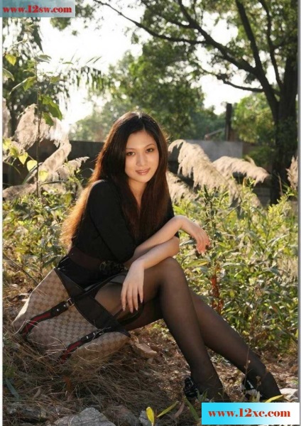 <!-- 标题采集开始 -->户外黑丝模特超短裙的气质生活写真(10p)<!-- 标题采集结束 -->
