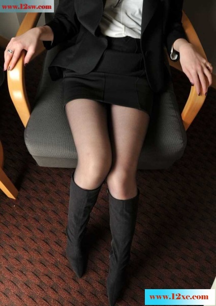<!-- 标题采集开始 -->黑丝熟女酒店制服秀(14p)<!-- 标题采集结束 -->