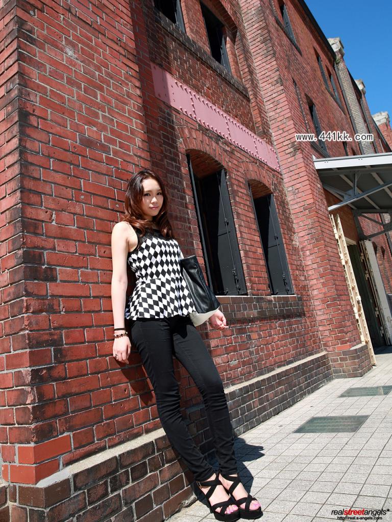 <!-- 标题采集开始 -->街拍的风比在床上要美的多-(20P)<!-- 标题采集结束 -->