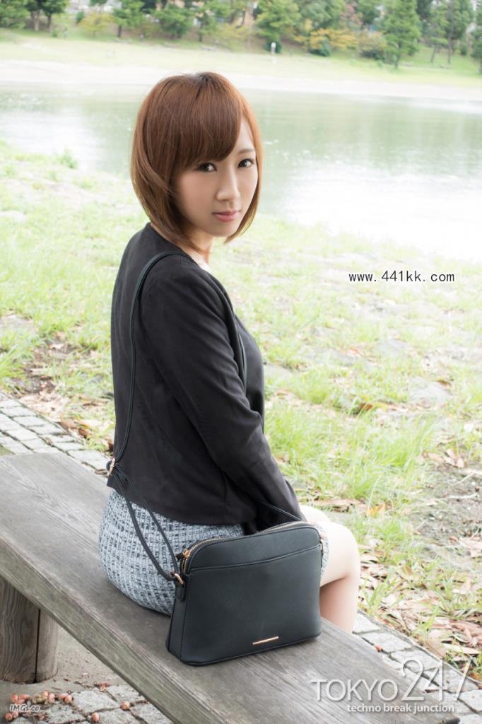 <!-- 标题采集开始 -->靓丽小妞和卷毛的男人一场大战-(30P)<!-- 标题采集结束 -->