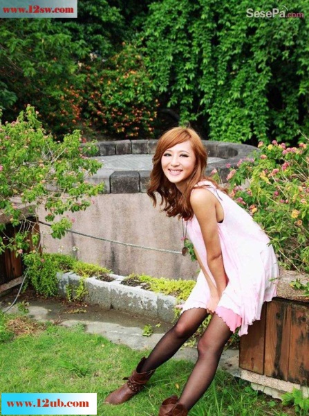 <!-- 标题采集开始 -->阳光好动的黑丝美女户外写真(17p)<!-- 标题采集结束 -->
