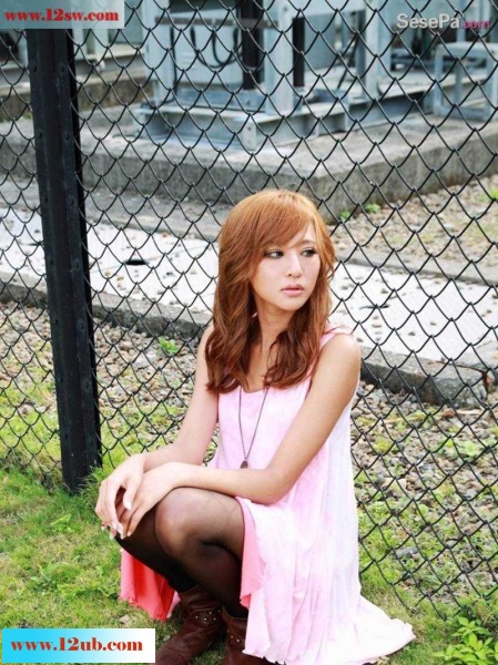 <!-- 标题采集开始 -->阳光好动的黑丝美女户外写真(17p)<!-- 标题采集结束 -->